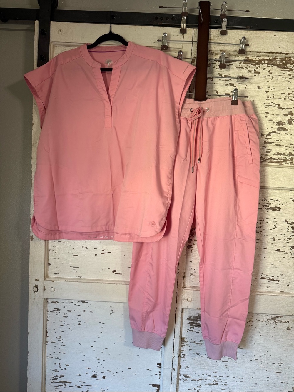 healing hands Pink Scrub Top and Jogger Pants Set like new size large/lg petite